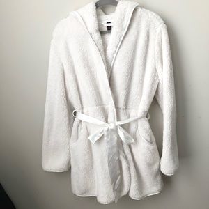 Fluffy Maidenform robe